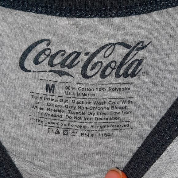 🍀3/15 Woman's Coca Cola Crop top Tee-shirt - Picture 5 of 6